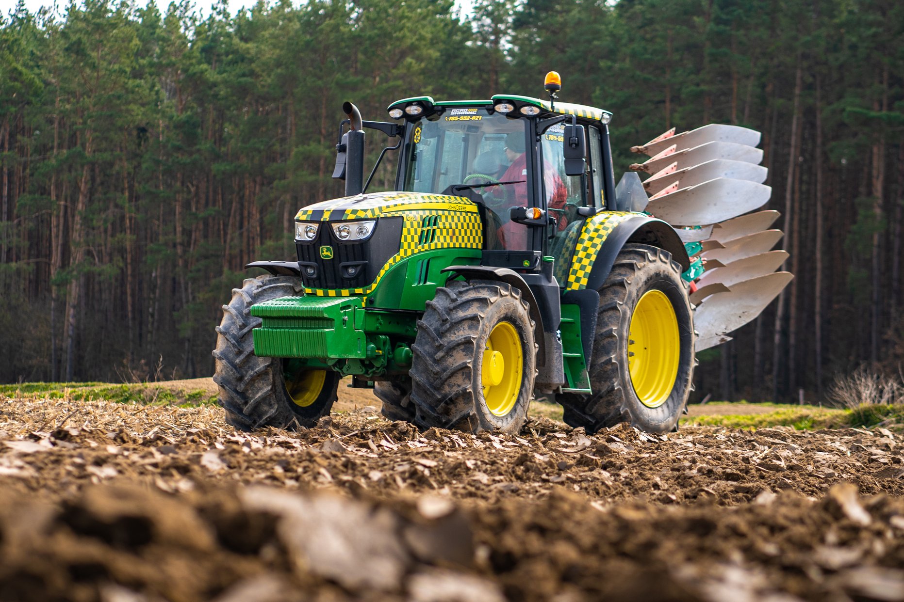 Wynajem ciągnika rolniczego John Deere 6155M - Agrosharing
